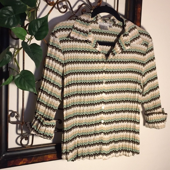 NWOT💗Beautiful & dressy shirt - Picture 2 of 8